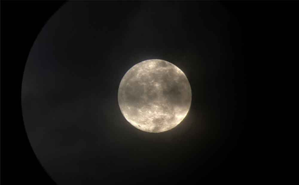 Have you ever tried watching the moon with sv406p?