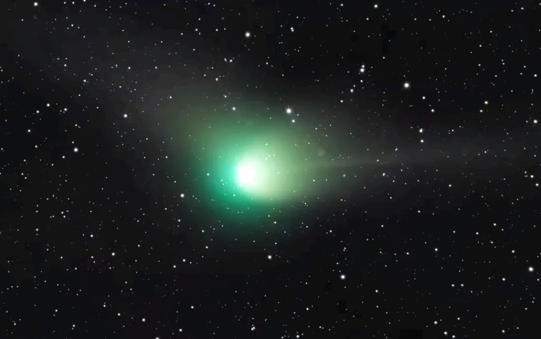 3i/atlas reveals its tail