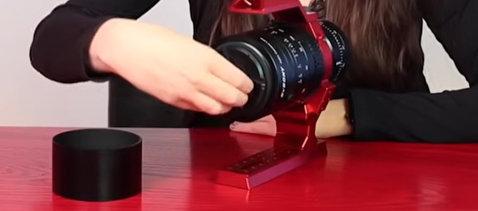 pinch-and-twist mechanism